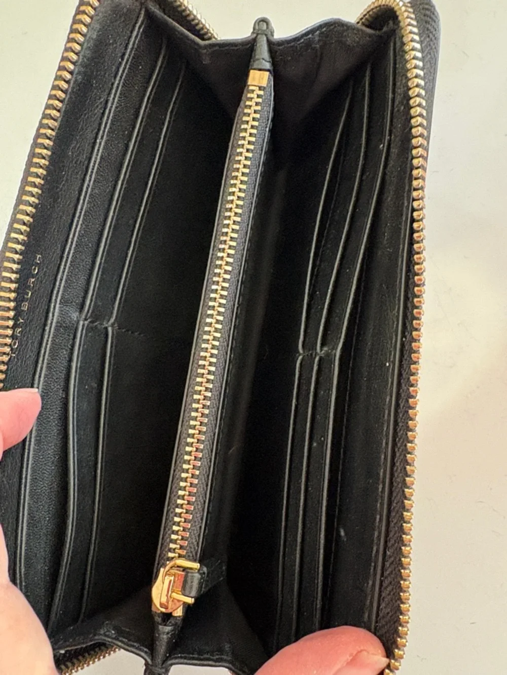 Tory Burch Black Wallet with Gold Logo Emblem - Picture 4 of 8
